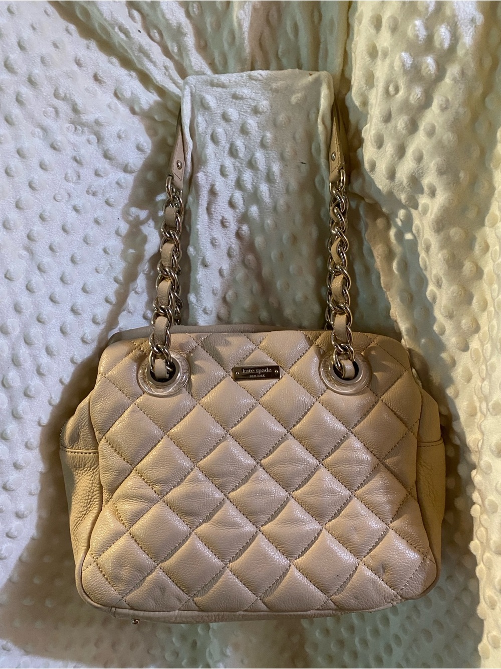 kate spade Quilted Leather Shoulder Bag in Cashew w/ Chain Straps & storage bag.